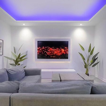 Stunning Luxury Apartment Near Motherwell Уишоу Екстериор снимка