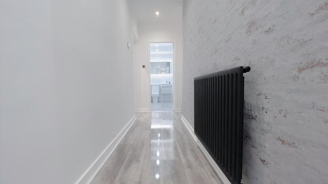 Stunning Luxury Apartment Near Motherwell Уишоу Екстериор снимка