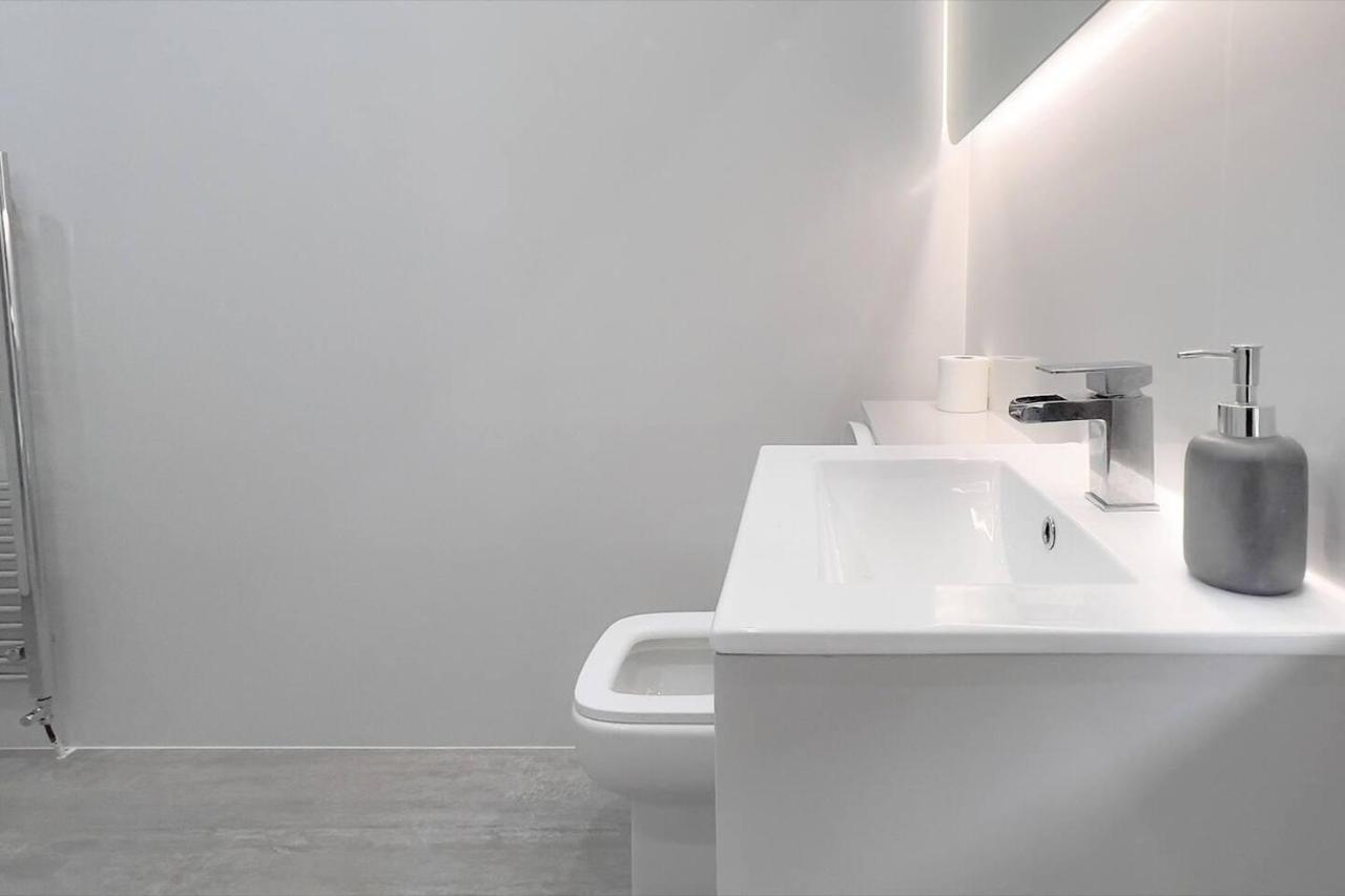 Stunning Luxury Apartment Near Motherwell Уишоу Екстериор снимка