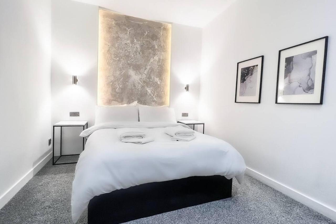 Stunning Luxury Apartment Near Motherwell Уишоу Екстериор снимка